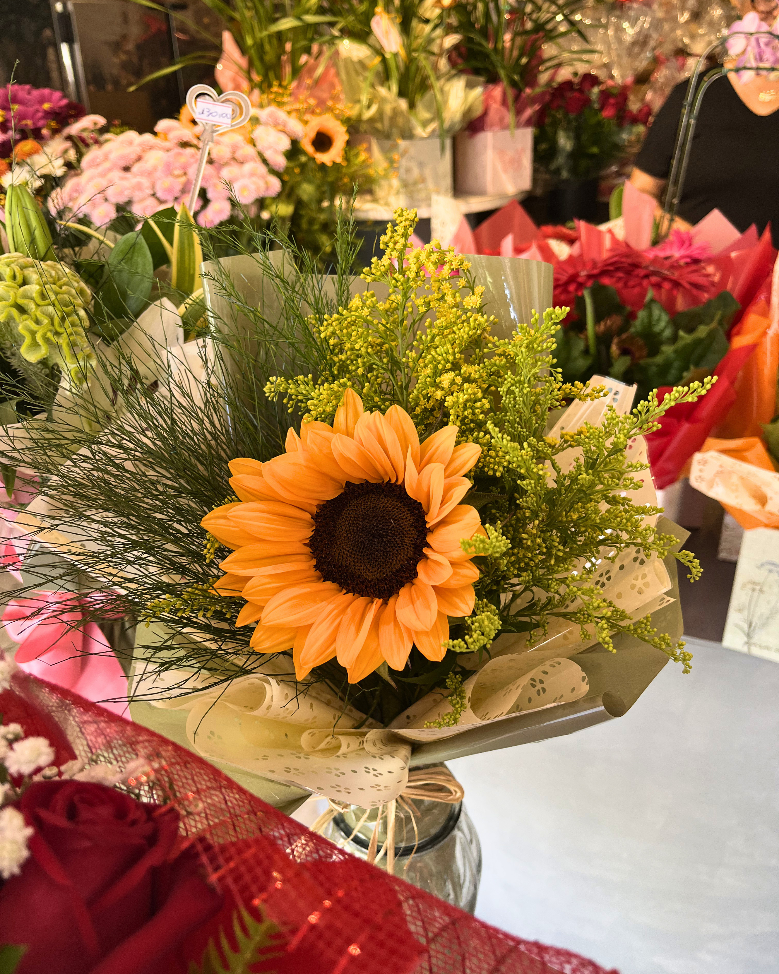 Cesta de flores e presente para aniversário em Carapicuíba